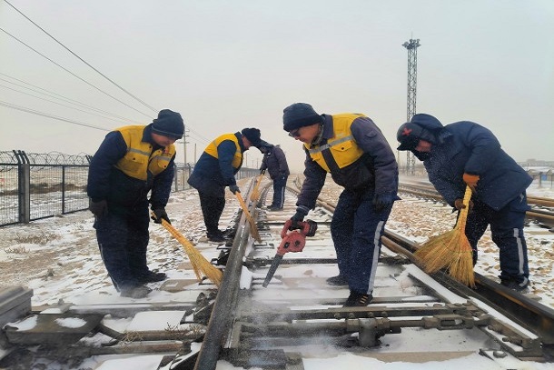 风雪保供路-1