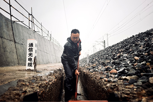 风雨未停 守护“不打烊”-1