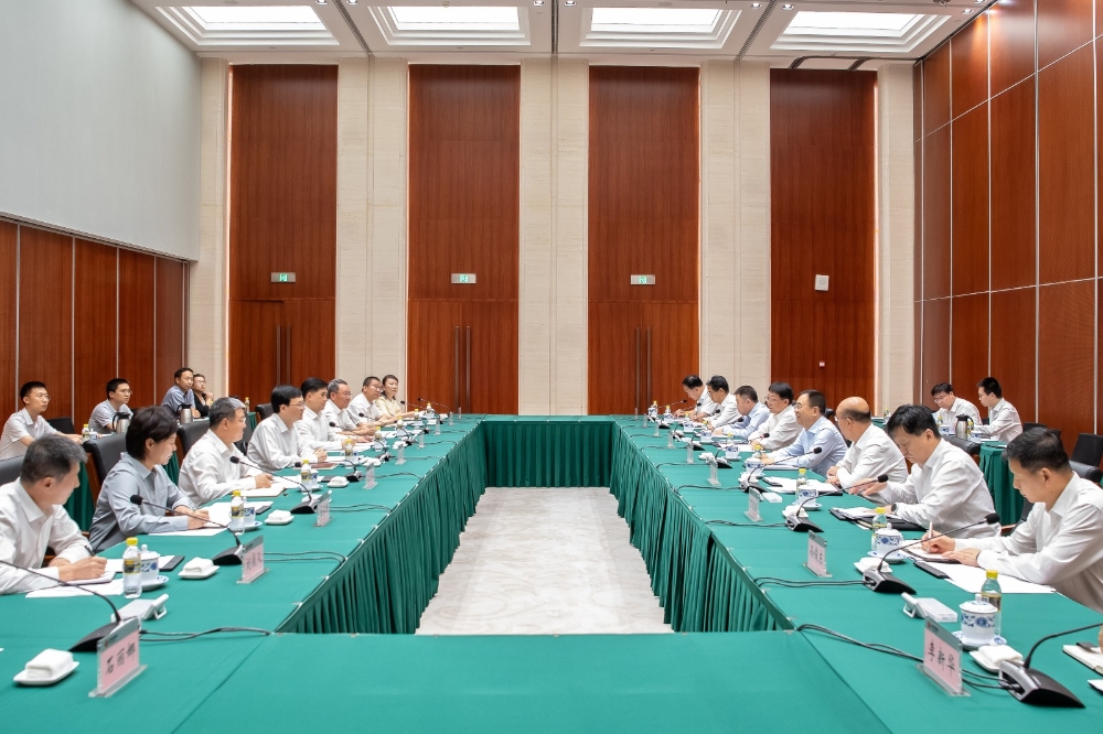 邹磊会见内蒙古自治区党委常委、包头市委书记陈之常-1