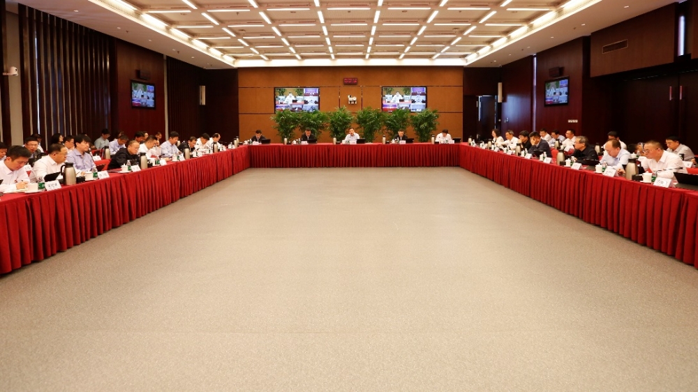 国家电投集团党组理论学习中心组深入学习贯彻习近平总书记关于人工智能与数字化转型的重要论述-1