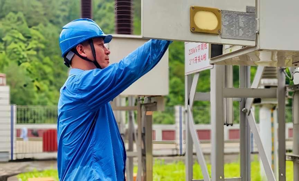 [新华社]华电福建公司：迎“峰”而上，全力以赴战高温保供电-2