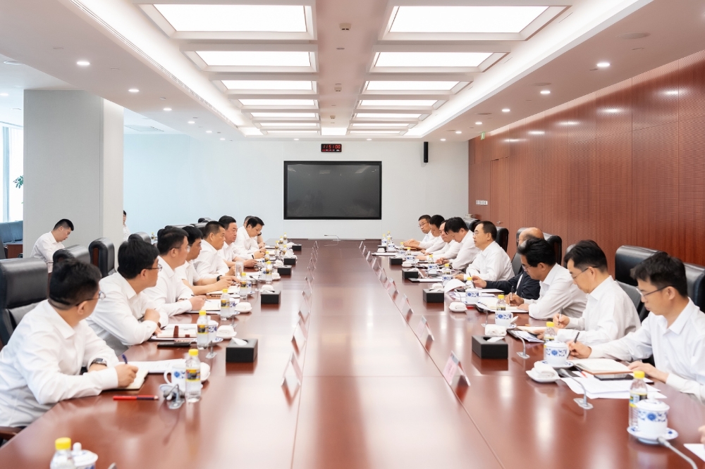 邹磊会见山东能源集团党委书记、董事长李伟-1