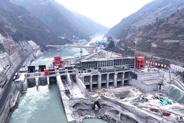 国内首个大水位变幅无闸控制鱼道浇筑完成-1