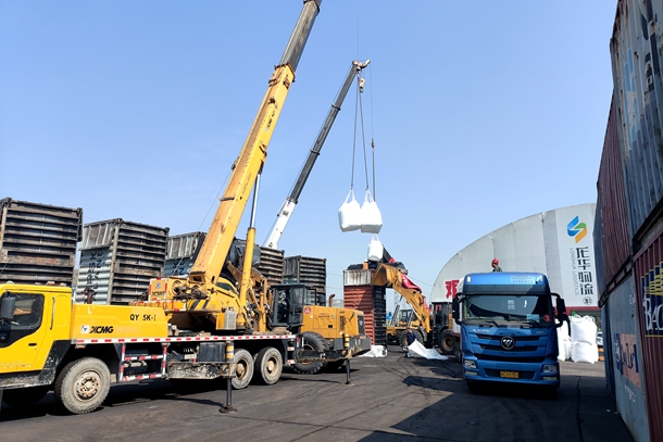 包神铁路首列集装箱运输化肥业务顺利开行-2