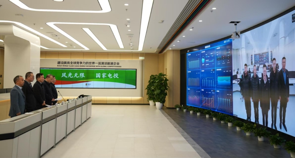 刘明胜除夕视频连线慰问一线干部员工-1