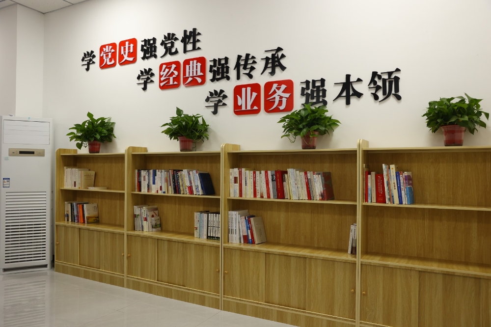 “小书屋”书写“大文章”-2