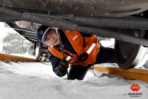 铁路装备肃宁分公司备战大雪保安全运输-1