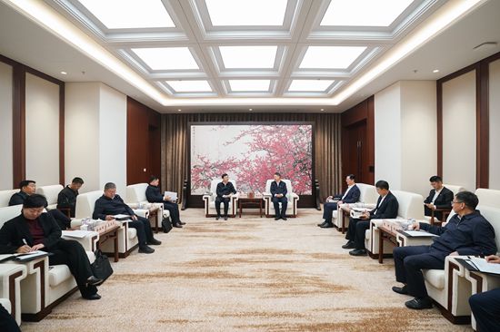 温枢刚会见内蒙古自治区党委常委、包头市委书记陈之常-1