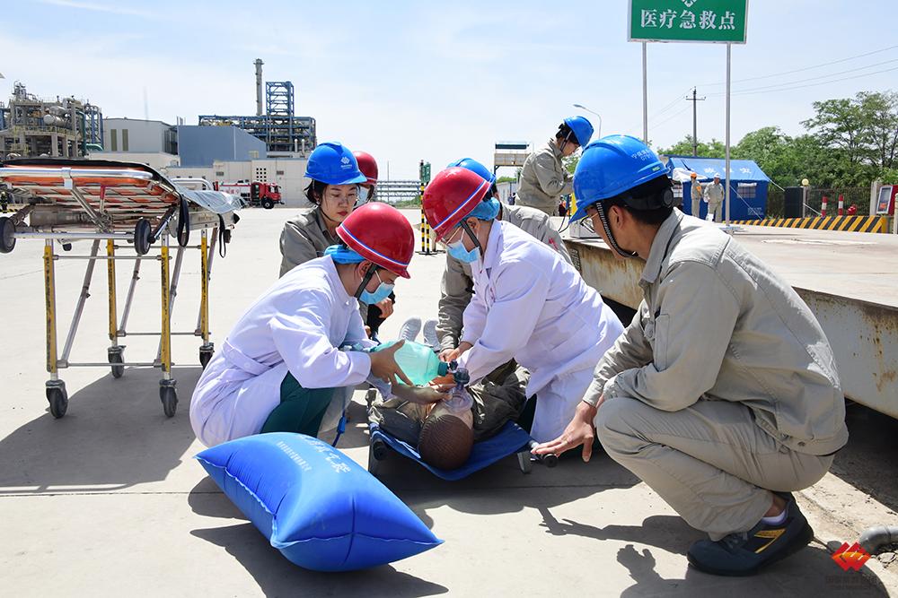 宁夏煤业举办危化品泄漏着火事故应急演练-2