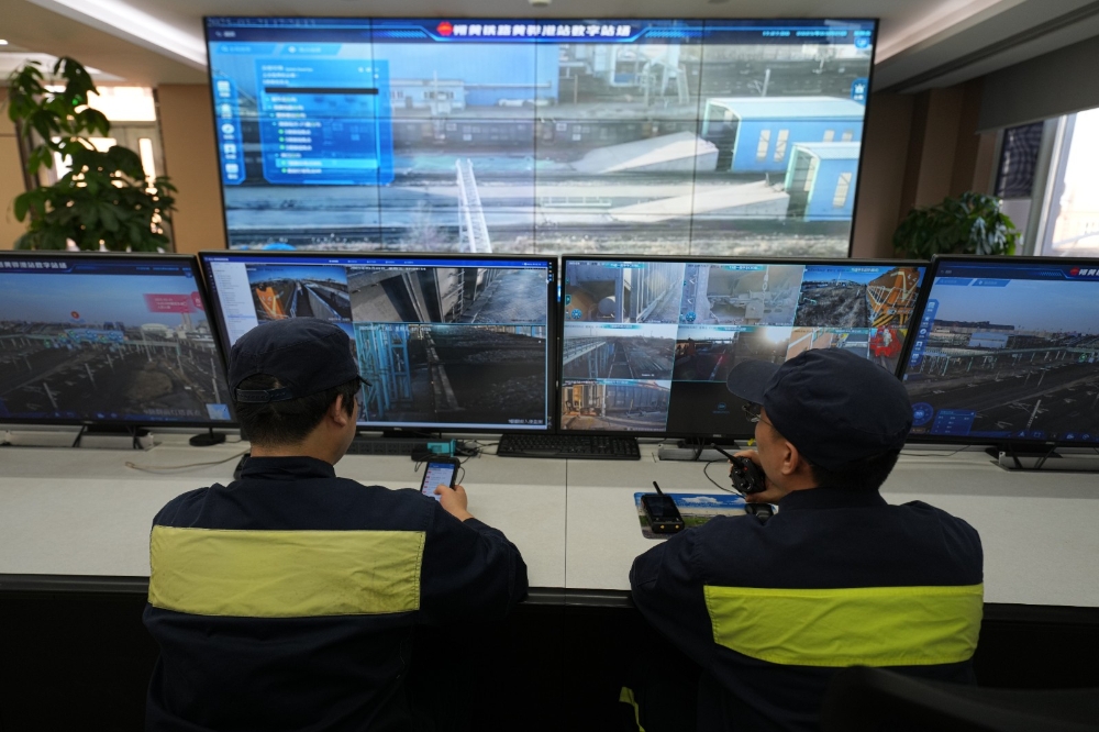 我国自主研发首套重载铁路智能调车系统在朔黄铁路投运-2