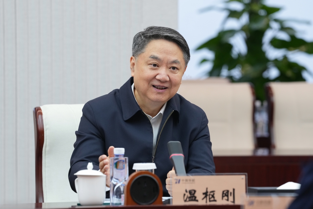 温枢刚会见国家开发银行行长谭炯-2