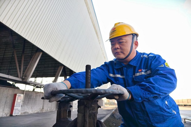 通廊热了，职工笑了-1