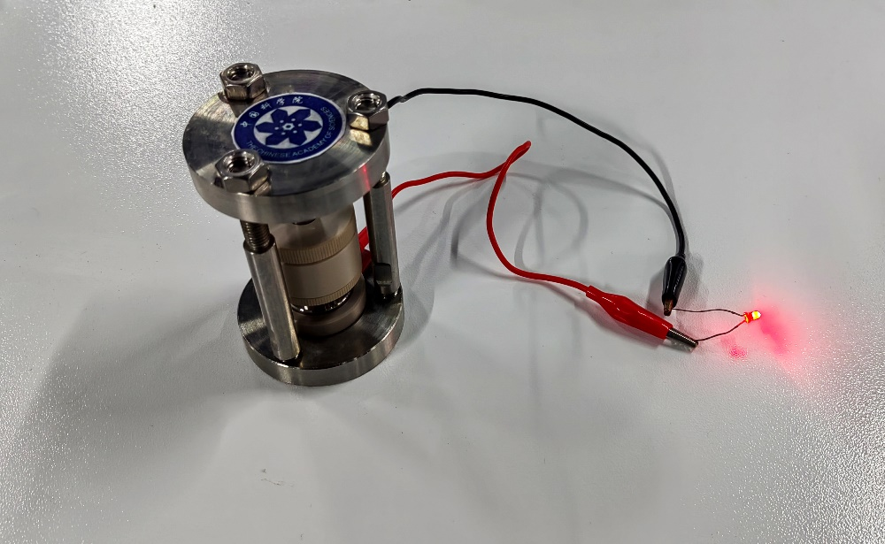 我国科学家成功开发出首例氢负离子原型电池-1