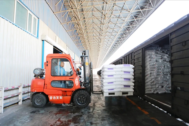 化工公司聚烯烃产品出口量突破十万吨-1