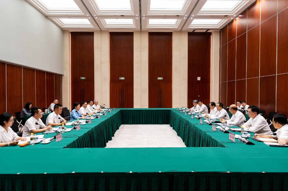 邹磊会见重庆市委常委、万州区委书记卢红-1