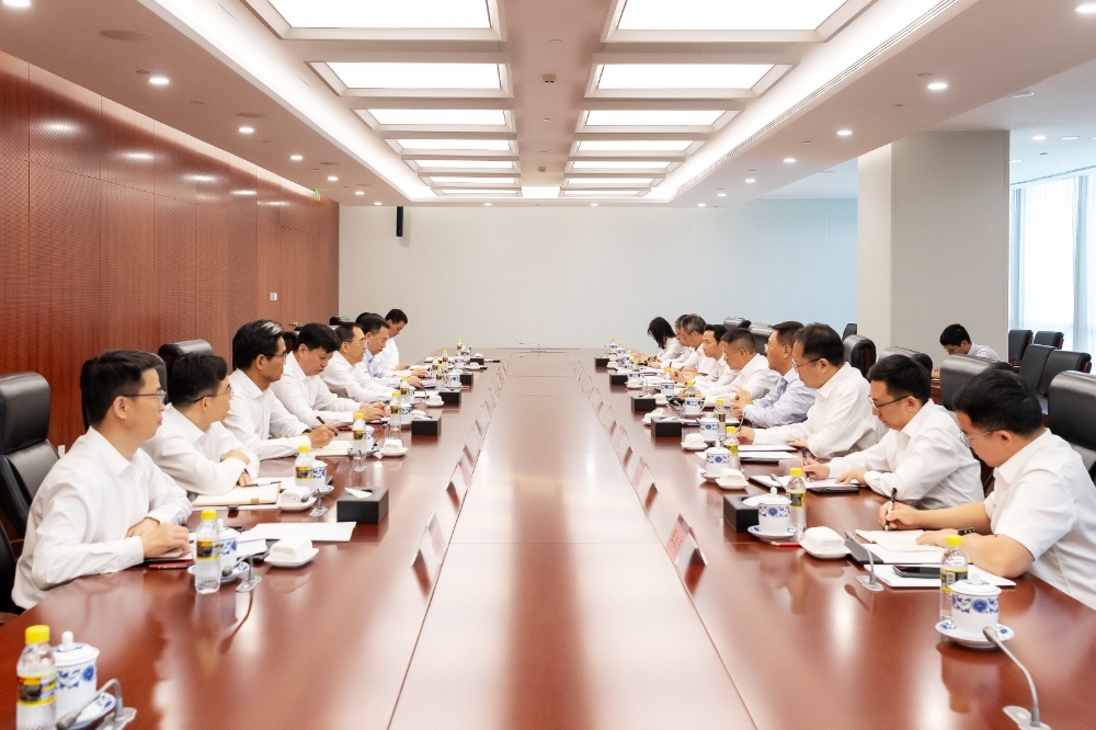 邹磊会见四川能源发展集团党委书记、董事长王诚-1