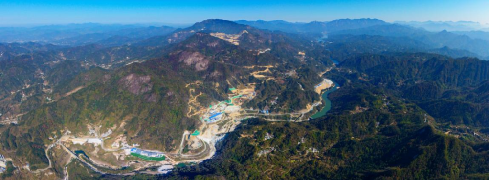 湖北平坦原抽水蓄能电站上水库主坝填筑到顶-1