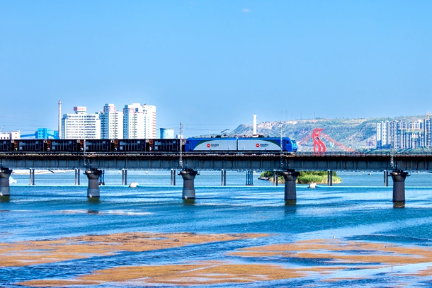 包神铁路包神南线年累计开行万吨列车突破万列-1