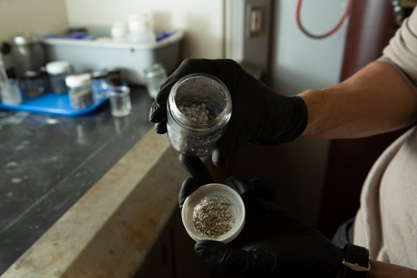 麻省理工：用汽水罐和海水制造氢气是可扩展和可持续的-2