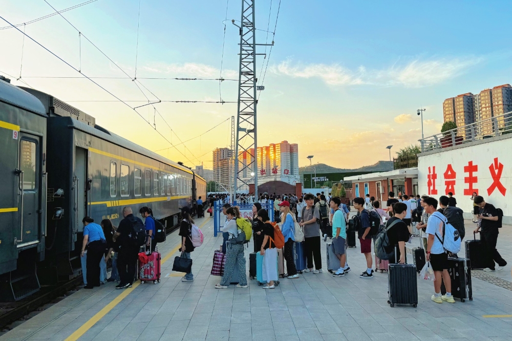 包神铁路暑运圆满收官 累计发送旅客超6万人次-1