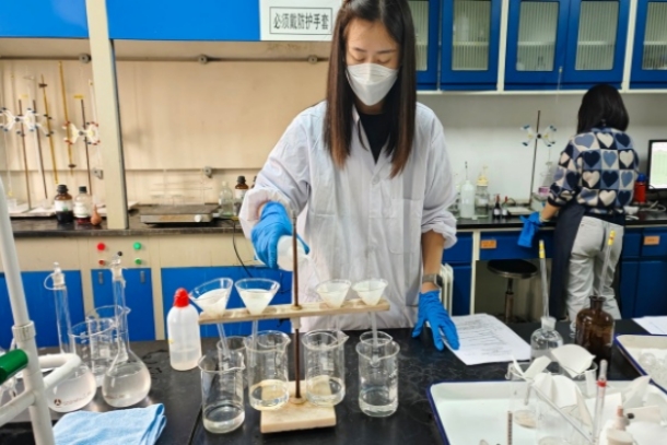 石灰石化验的“巾帼蝶变”-1