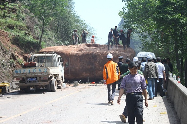 Huaneng helped local government reopen three major life accesses for disaster relief-1