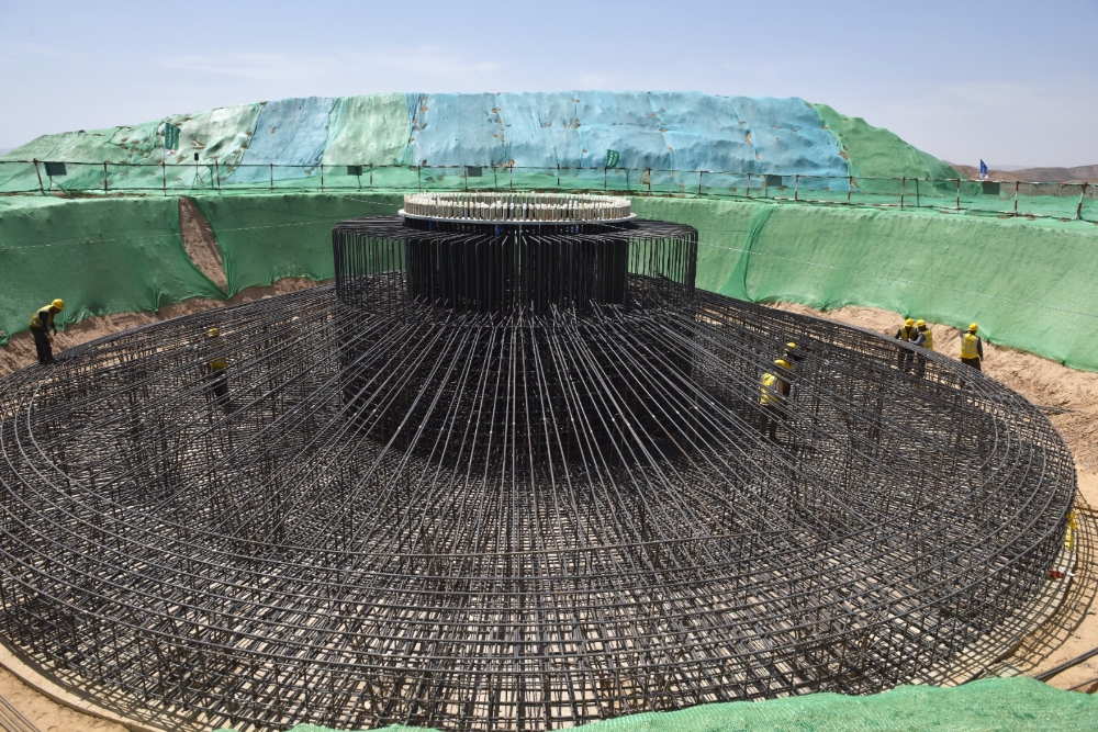 宁夏腾格里沙漠新能源基地进入大规模风电建设阶段-1