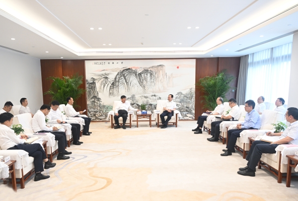 丁焰章与中国三峡集团董事长、党组书记刘伟平举行座谈-2
